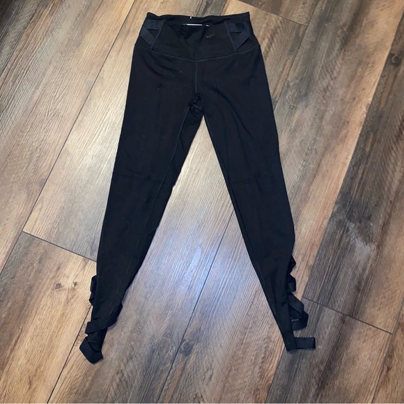 Like new Victoria’s Secret Sport Tight - Picture 1 of 3